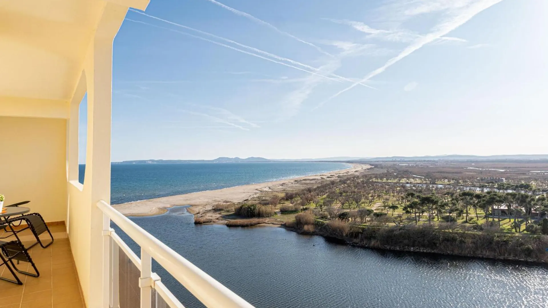 Agradable Apartamento Con Vista Al Mar - Hisp-288-37 Empuriabrava Spain